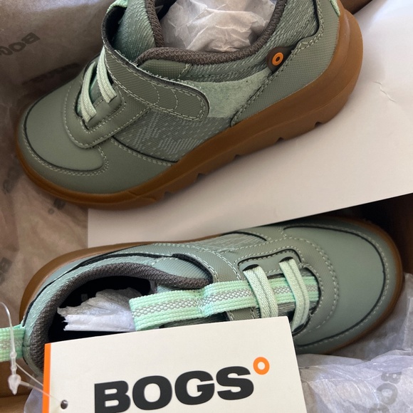 Bogs shoes size 11 - Picture 2 of 3